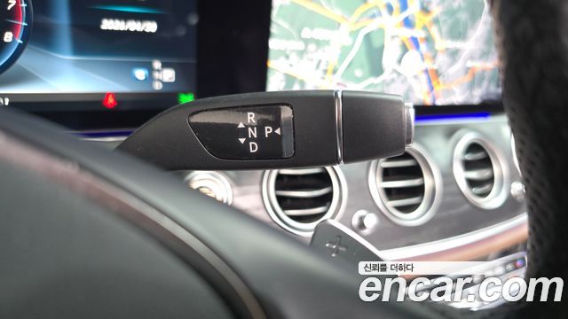 Mercedes-Benz E-Class 2017 — photo 12