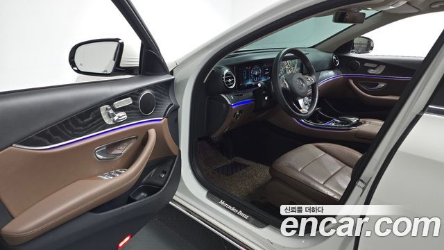 Mercedes-Benz E-Class 2017 — photo 13