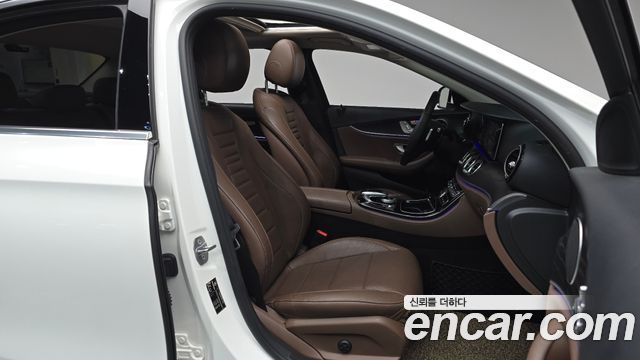 Mercedes-Benz E-Class 2017 — photo 17