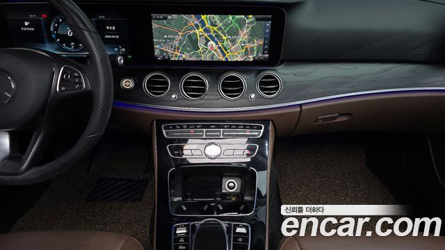 Mercedes-Benz E-Class 2017 — photo 20