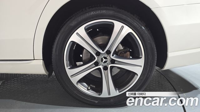 Mercedes-Benz E-Class 2017 — photo 7