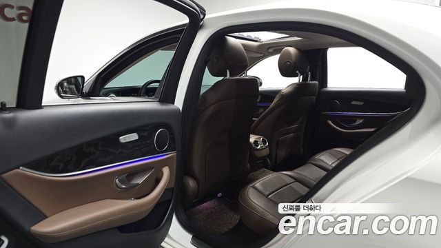 Mercedes-Benz E-Class 2017 — photo 16