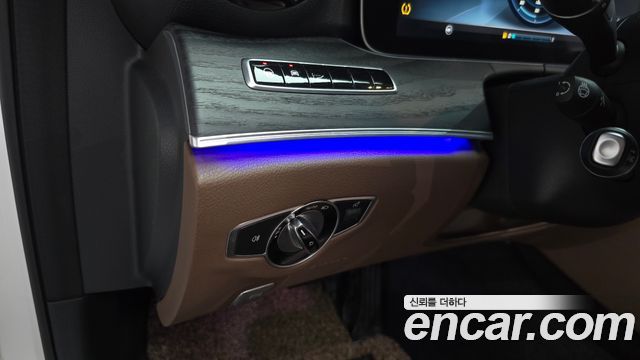 Mercedes-Benz E-Class 2017 — photo 27