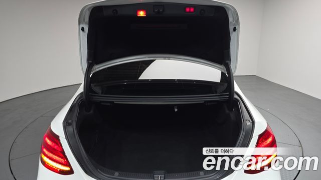 Mercedes-Benz E-Class 2017 — photo 28