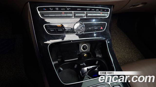 Mercedes-Benz E-Class 2017 — photo 33