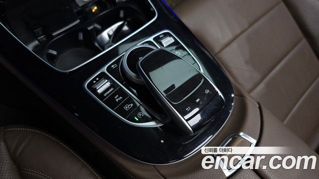 Mercedes-Benz E-Class 2017 — photo 34