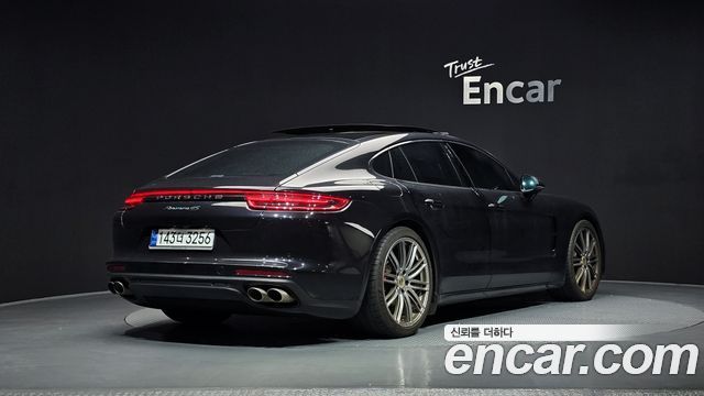 Porsche Panamera 2018 — photo 2