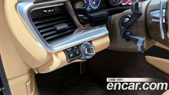 Porsche Panamera 2018 — photo 16