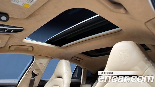 Porsche Panamera 2018 — photo 17