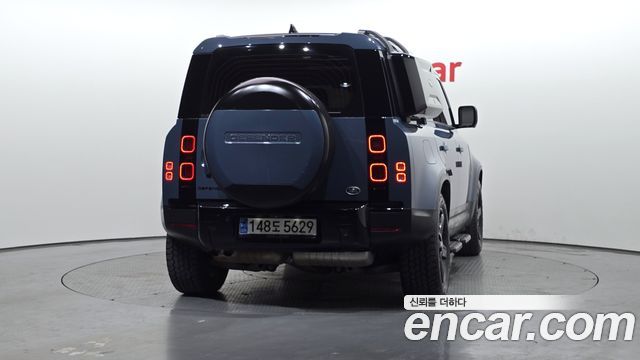Land Rover Defender 2023 — photo 4