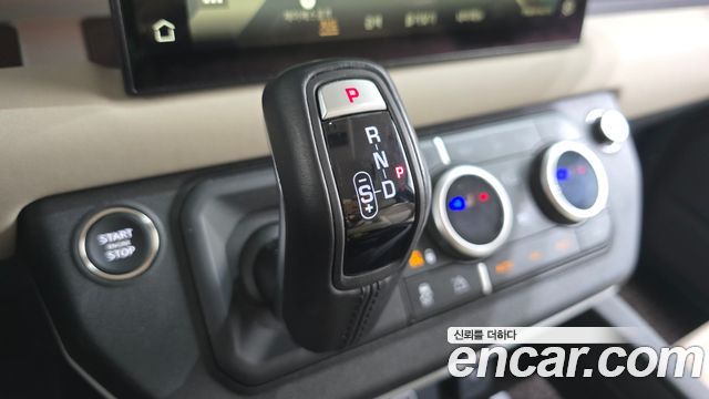 Land Rover Defender 2023 — photo 12