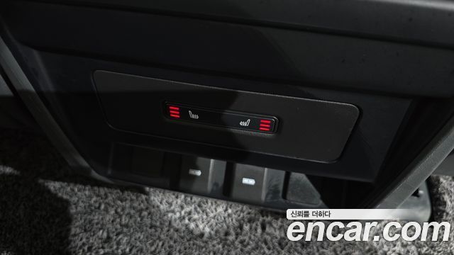 Land Rover Defender 2023 — photo 19