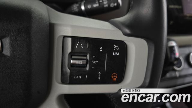Land Rover Defender 2023 — photo 24