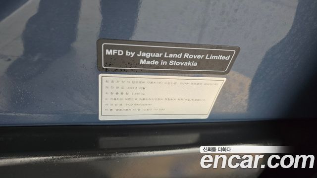 Land Rover Defender 2023 — photo 31