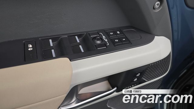 Land Rover Defender 2023 — photo 32