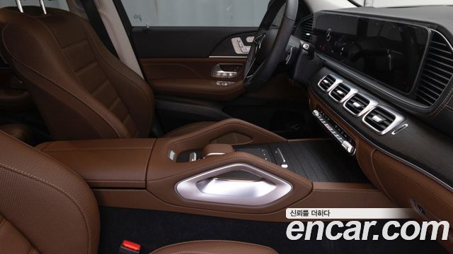 Mercedes-Benz GLE-Class 2025 — photo 9