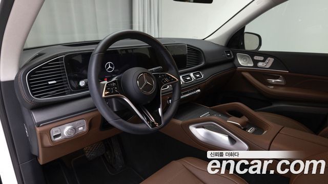 Mercedes-Benz GLE-Class 2025 — photo 13