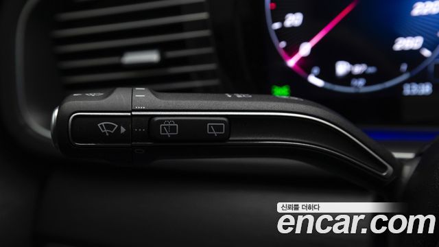 Mercedes-Benz GLE-Class 2025 — photo 18