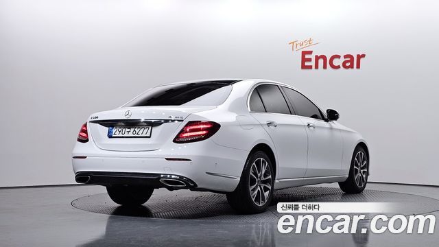 Mercedes-Benz E-Class 2018 — photo 2