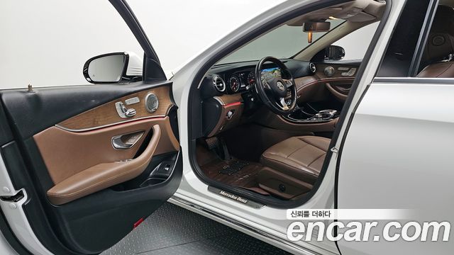 Mercedes-Benz E-Class 2018 — photo 10