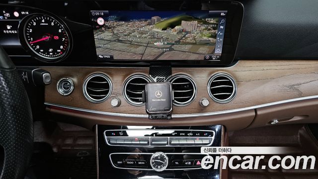 Mercedes-Benz E-Class 2018 — photo 14