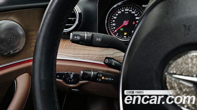 Mercedes-Benz E-Class 2018 — photo 18