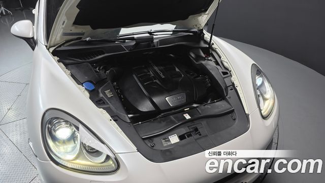 Porsche Cayenne 2012 — photo 6