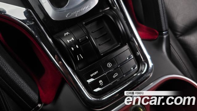Porsche Cayenne 2012 — photo 17