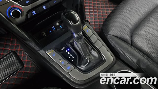 Hyundai AVANTE 2016 — photo 12