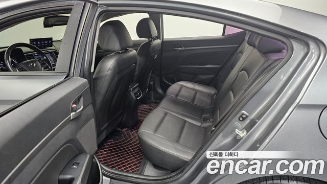 Hyundai AVANTE 2016 — photo 17