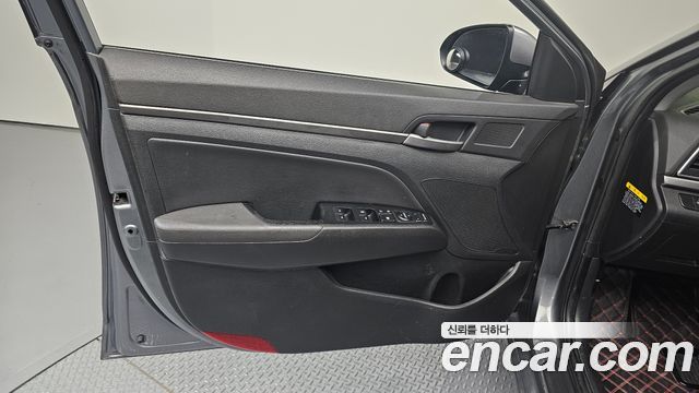 Hyundai AVANTE 2016 — photo 14
