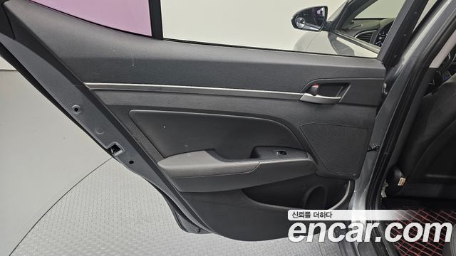Hyundai AVANTE 2016 — photo 15