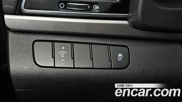 Hyundai AVANTE 2016 — photo 27