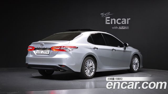 Toyota Camry 2018 — photo 2
