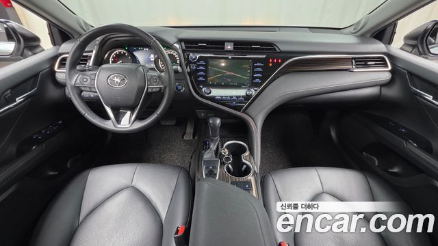 Toyota Camry 2018 — photo 10