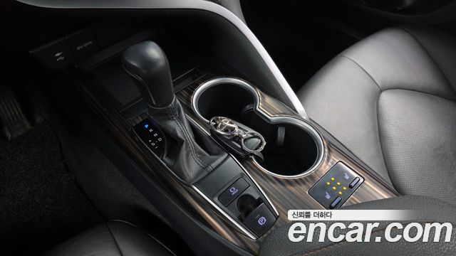 Toyota Camry 2018 — photo 12