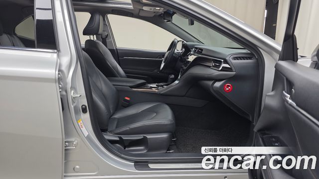 Toyota Camry 2018 — photo 17