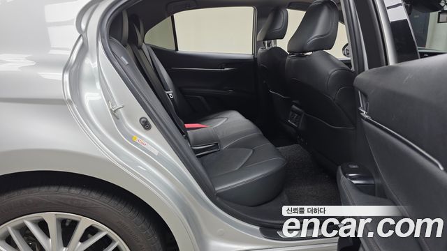 Toyota Camry 2018 — photo 18