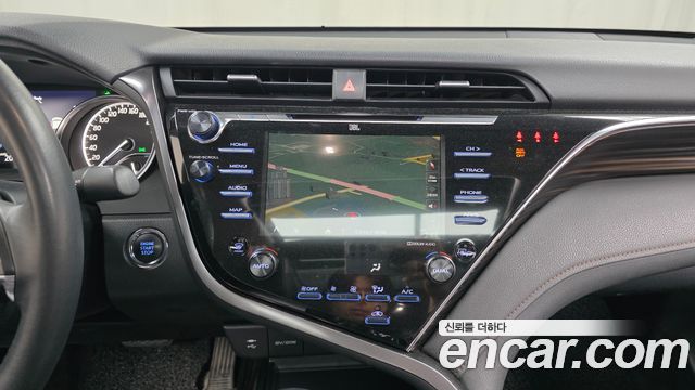 Toyota Camry 2018 — photo 20