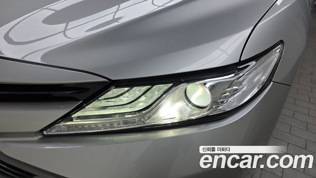 Toyota Camry 2018 — photo 8