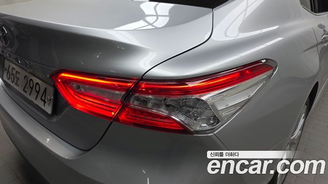 Toyota Camry 2018 — photo 9