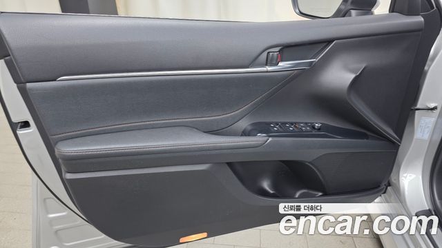 Toyota Camry 2018 — photo 14