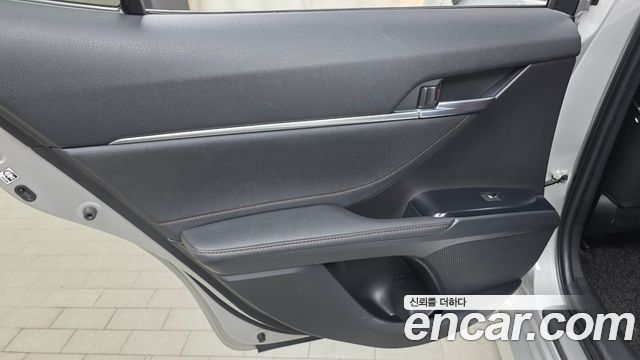Toyota Camry 2018 — photo 15