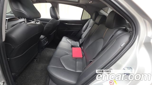 Toyota Camry 2018 — photo 16