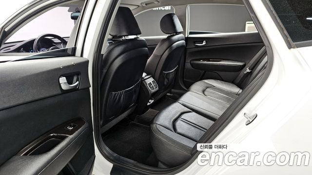 Kia K5 2016 — photo 17