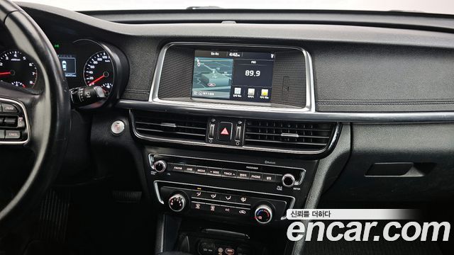 Kia K5 2016 — photo 18