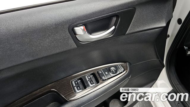 Kia K5 2016 — photo 24