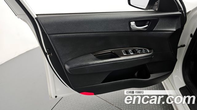 Kia K5 2016 — photo 14