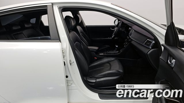 Kia K5 2016 — photo 16