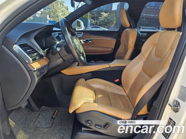 Volvo XC90 2018 — photo 11